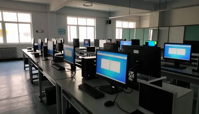 智能教务系统在不同场景下的性能表现与适用性分析